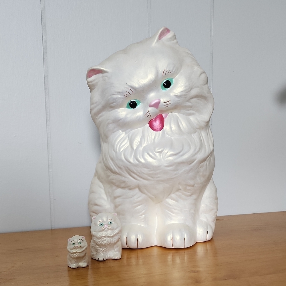 1980s White Cat Figurine Set